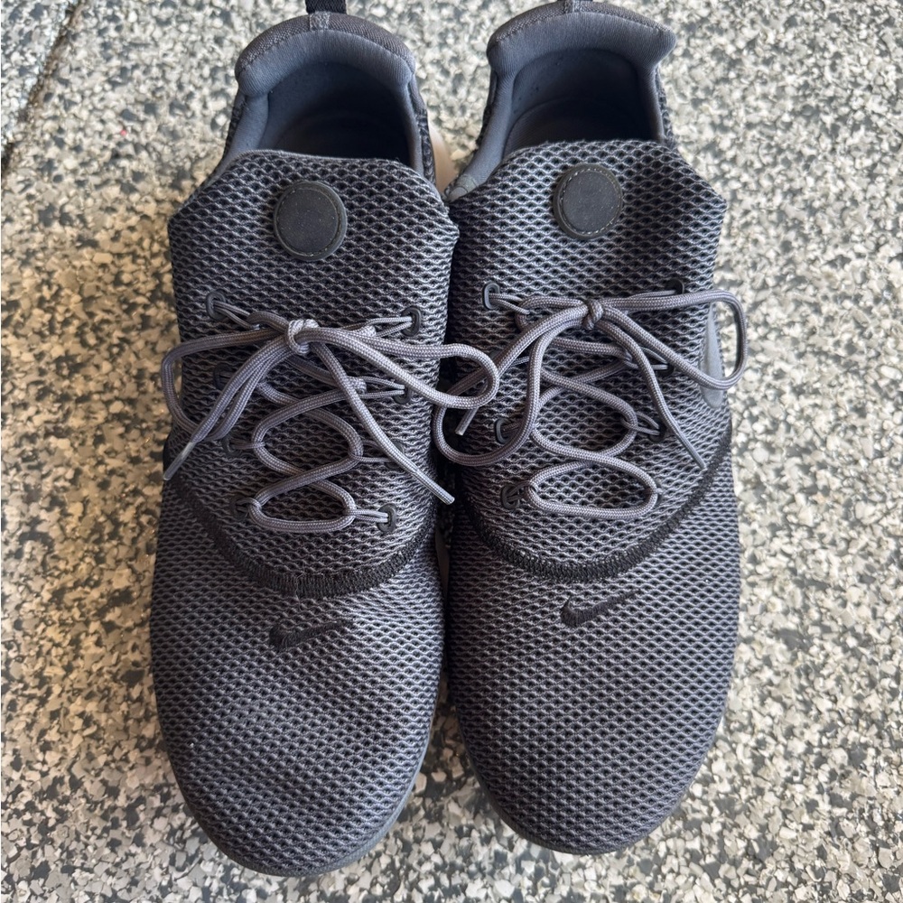 Nike Men's Dark Gray Sneakers